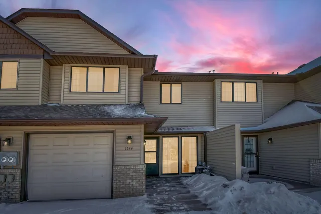 $249,900 | 1534 Cottage Drive, Stillwater, MN 55082