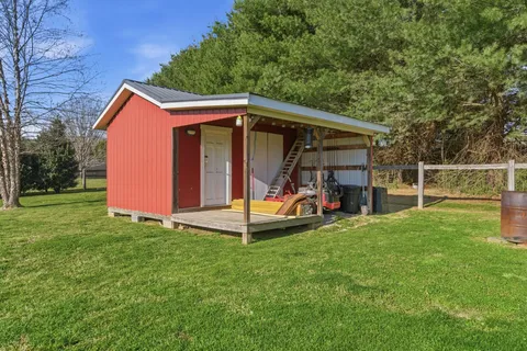 a view of a house with backyard and porch