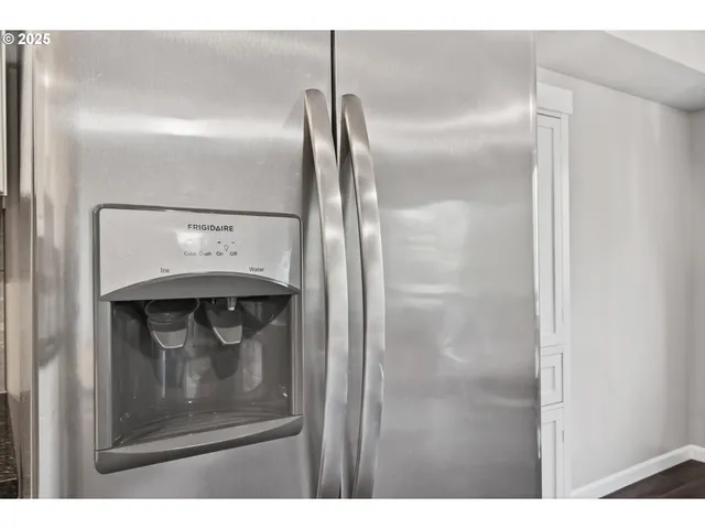 $359,900 | 445 South 4th Street, St. Helens, OR 97051