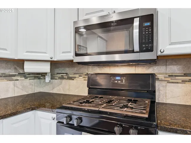 $359,900 | 445 South 4th Street, St. Helens, OR 97051