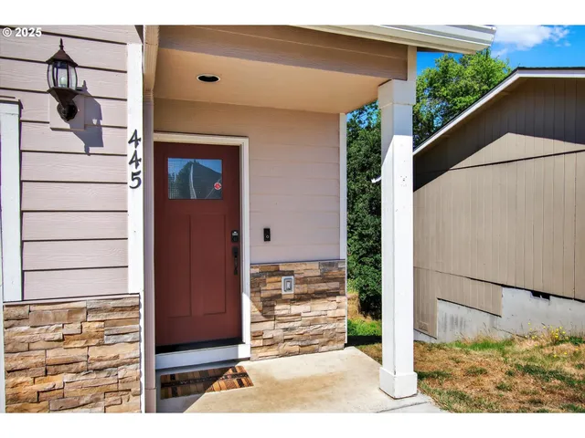 $359,900 | 445 South 4th Street, St. Helens, OR 97051