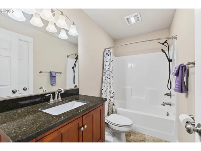 $359,900 | 445 South 4th Street, St. Helens, OR 97051