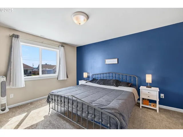 $359,900 | 445 South 4th Street, St. Helens, OR 97051