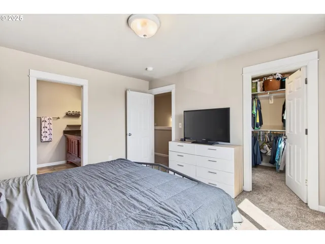 $359,900 | 445 South 4th Street, St. Helens, OR 97051