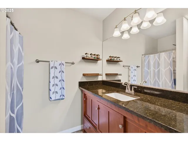 $359,900 | 445 South 4th Street, St. Helens, OR 97051