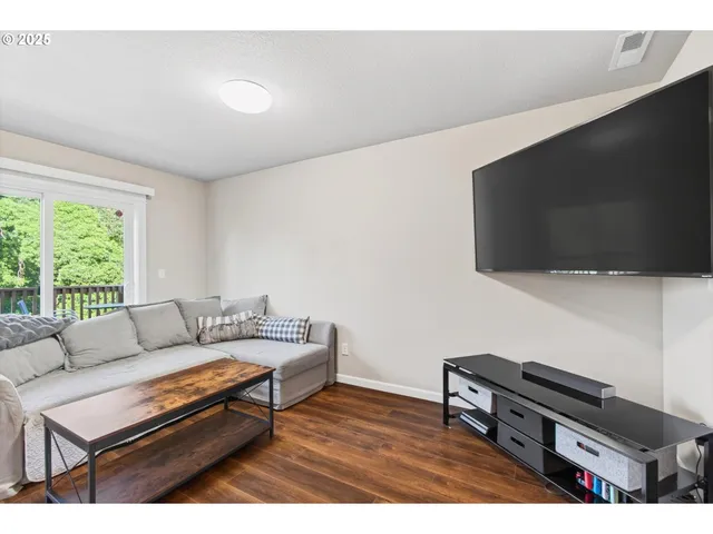 $359,900 | 445 South 4th Street, St. Helens, OR 97051