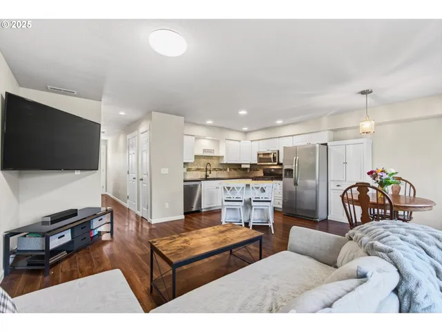 $359,900 | 445 South 4th Street, St. Helens, OR 97051