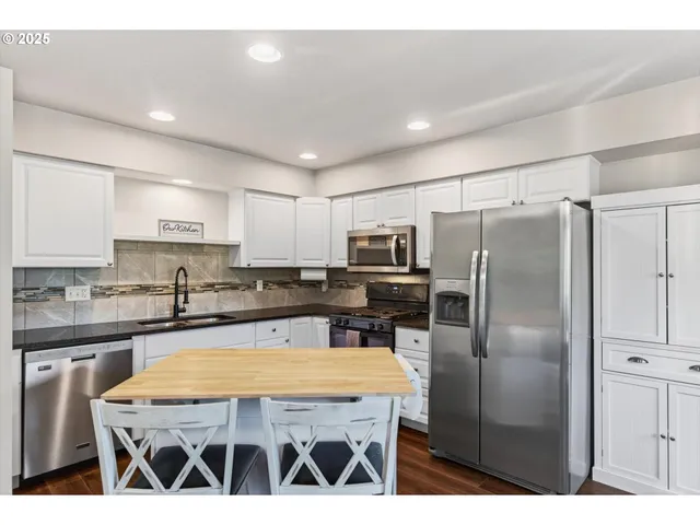 $359,900 | 445 South 4th Street, St. Helens, OR 97051