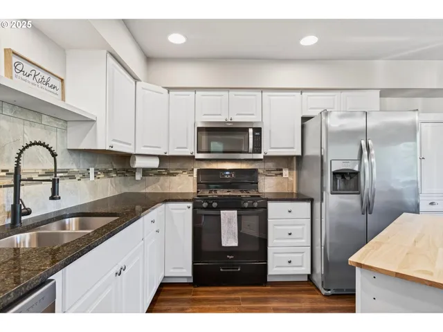 $359,900 | 445 South 4th Street, St. Helens, OR 97051