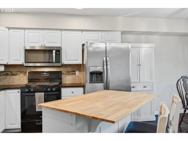 $359,900 | 445 South 4th Street, St. Helens, OR 97051