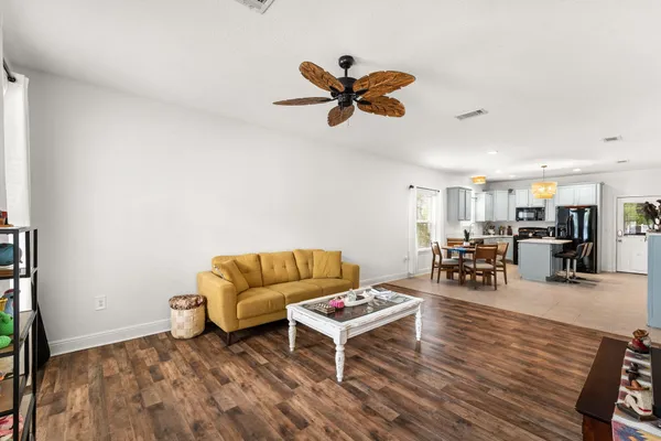 $2,650 | 486 Fanny Ann Way, Freeport, FL 32439