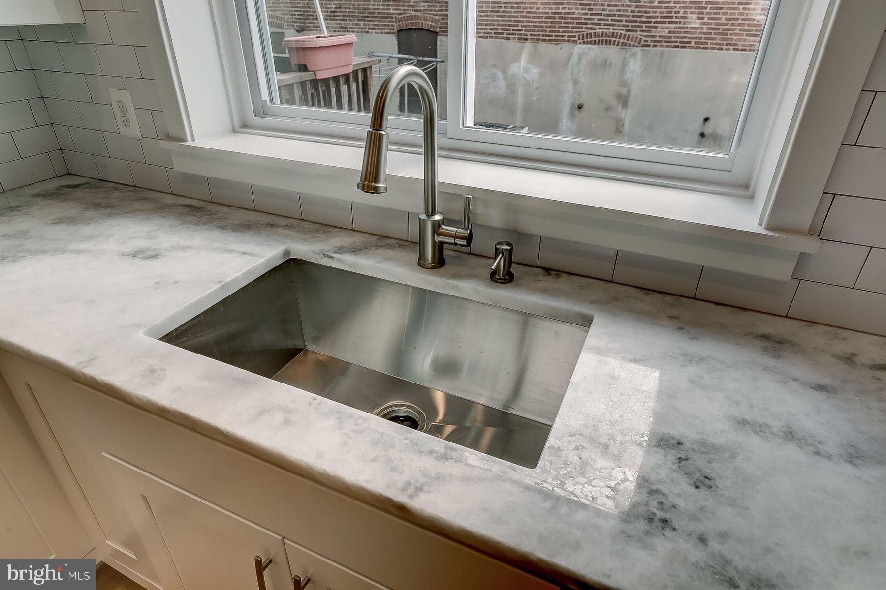 2921 Dillon Street Baltimore, MD 21224 - Photo 9 of 40