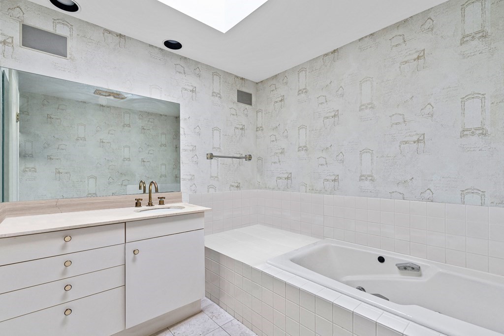 50 Battery Street, Unit PH3 Boston, MA 02109 - Photo 10 of 21