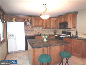 2453 Weir Road Aston, PA 19014 - Photo 4 of 12 Kitchen