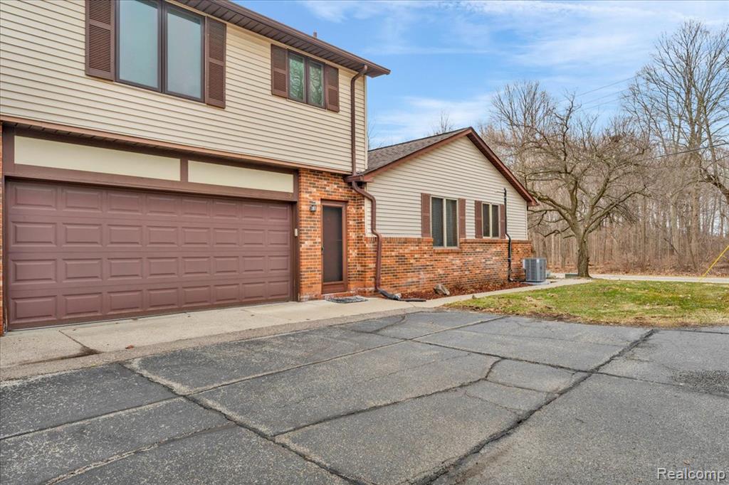 955 Woodlane Drive, Unit 9 Rochester Hills, MI 48307 - Photo 35 of 41