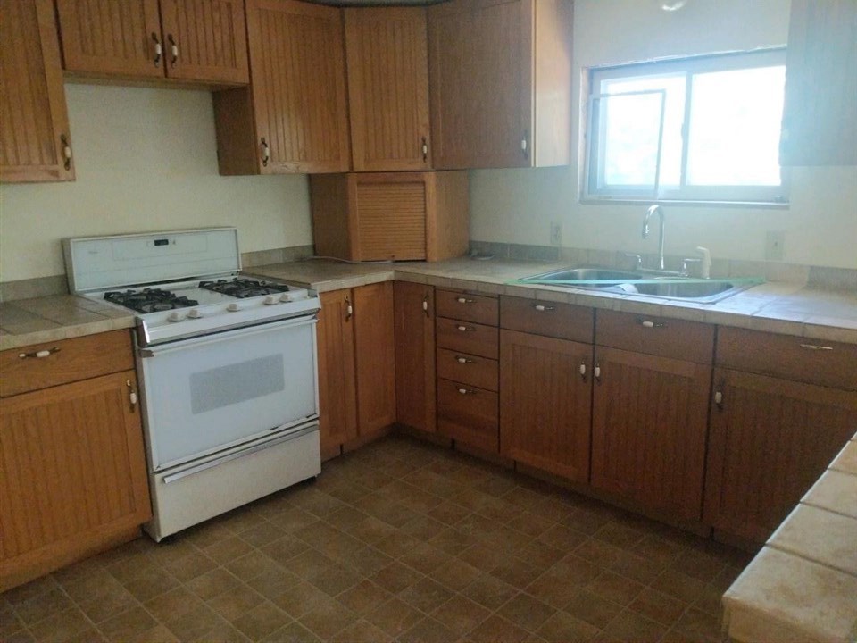 3913 Lake Ann Road Interlochen, MI 49643 - Photo 12 of 24 1889759-11.JPG