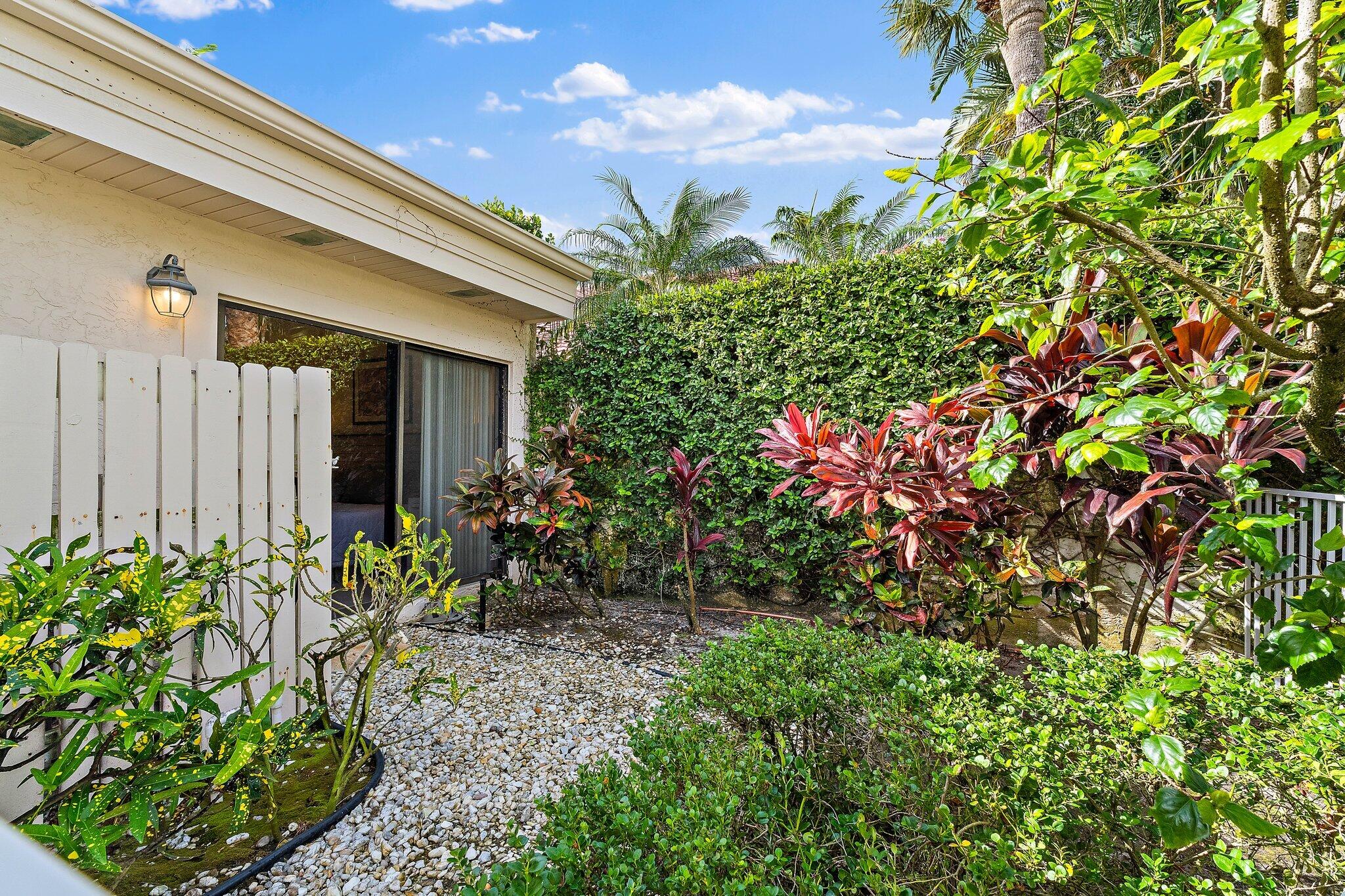 106 Albacore Lane Jupiter, FL 33477 - Photo 35 of 49 Courtyard outside guest bedroom
