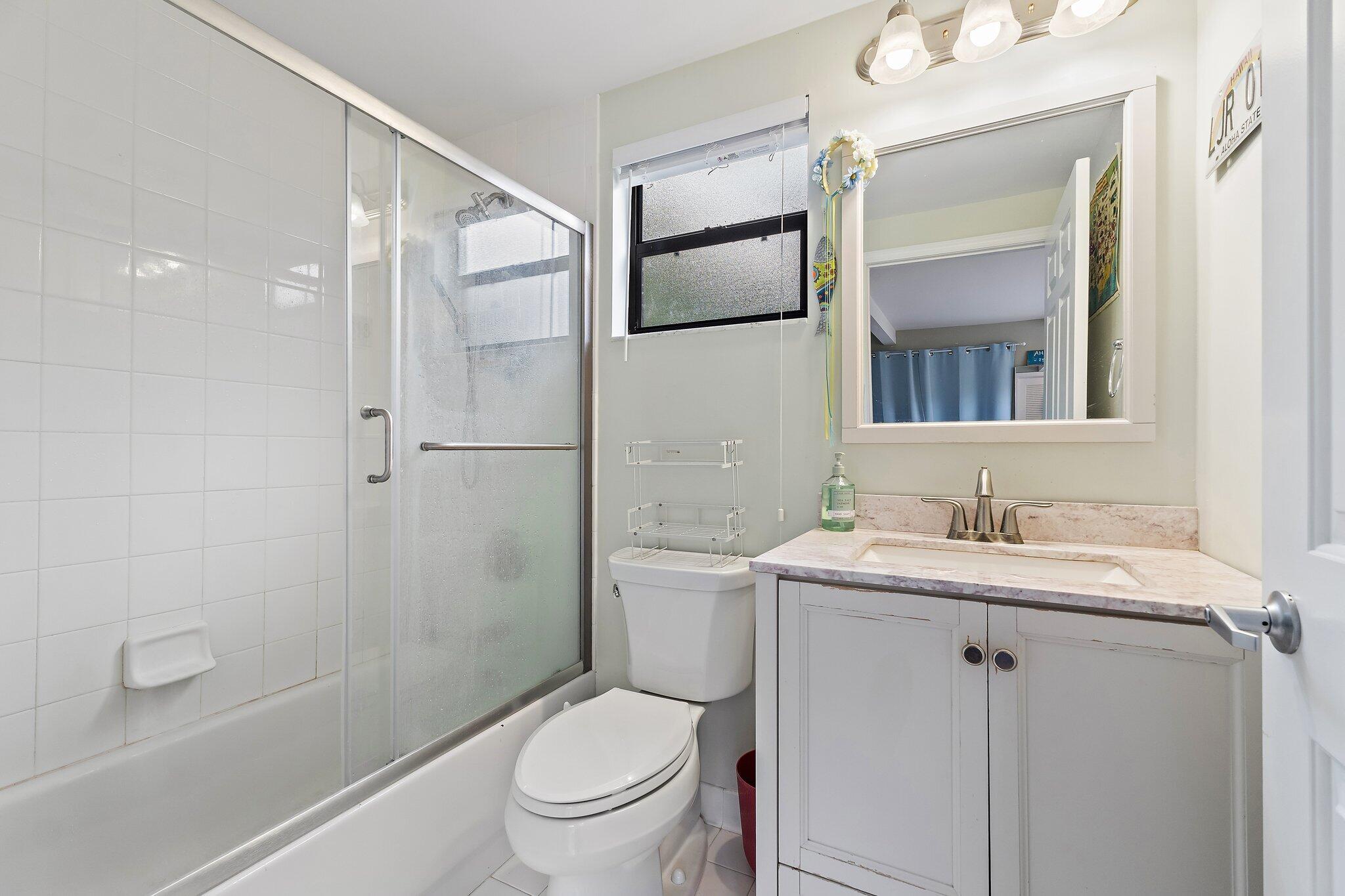 106 Albacore Lane Jupiter, FL 33477 - Photo 40 of 49 Guest apartment bathroom