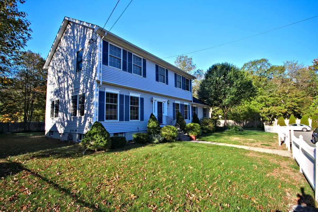 28 Manor Road Holbrook, MA 02343 - Photo 3 of 24 Gallery Image 3