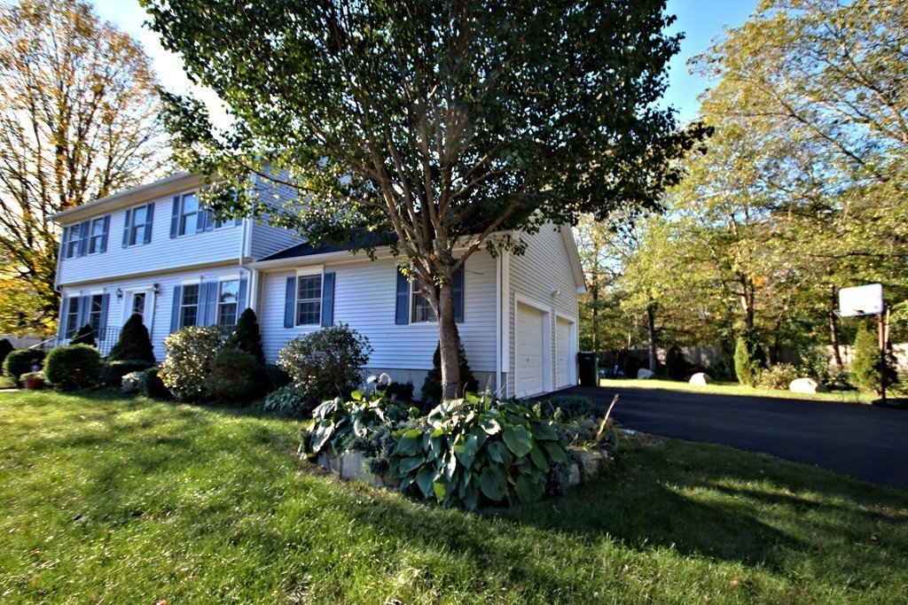 28 Manor Road Holbrook, MA 02343 - Photo 4 of 24 Gallery Image 4
