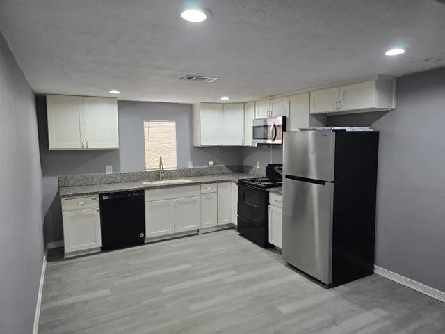 $900 | 2727 Ave G, Beaumont, TX 77701