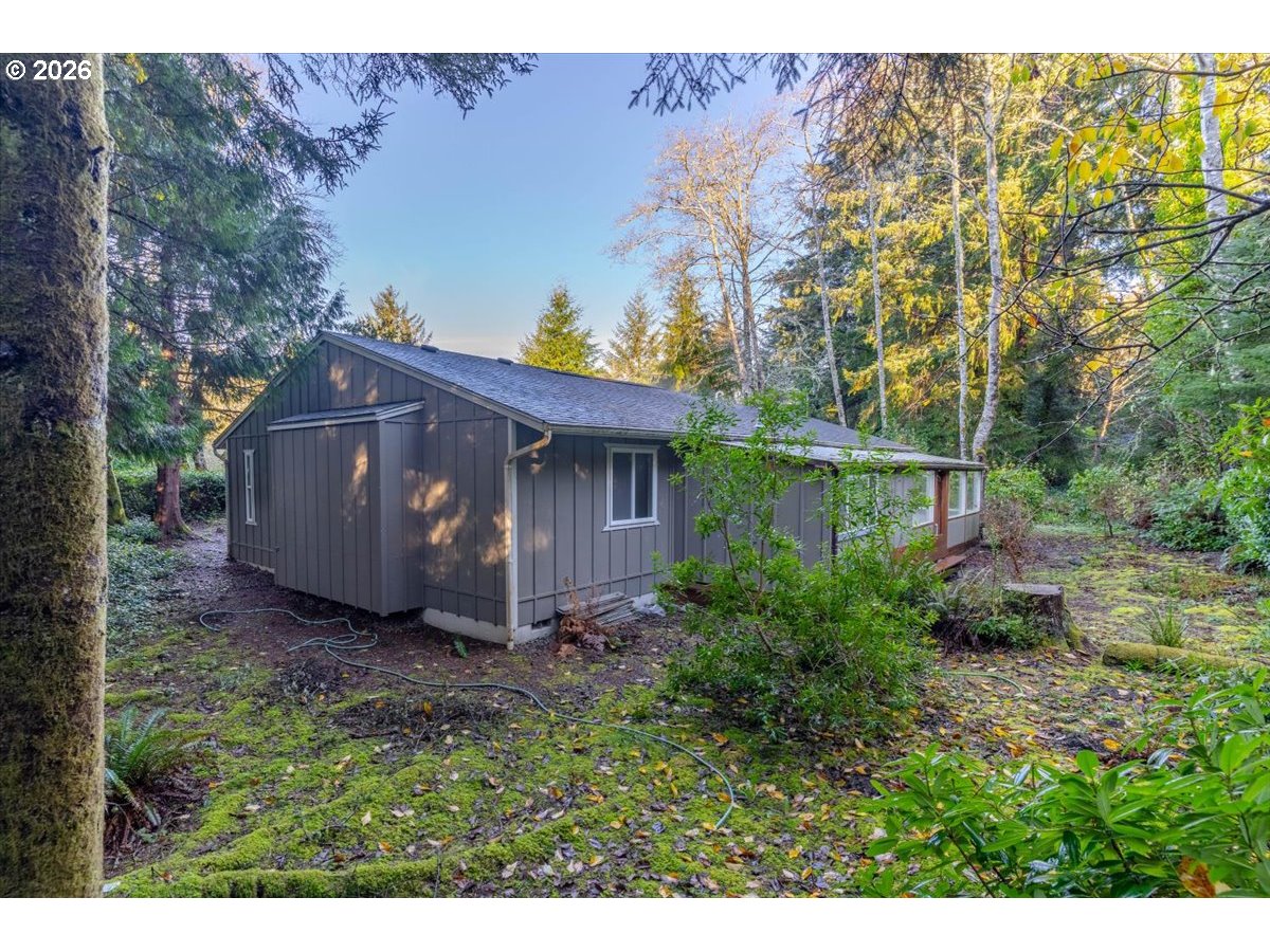 199 The Pines Depoe Bay, OR 97341 - Photo 21 of 37
