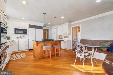 $950,000 | 9025 Paddock Lane, Potomac, MD 20854