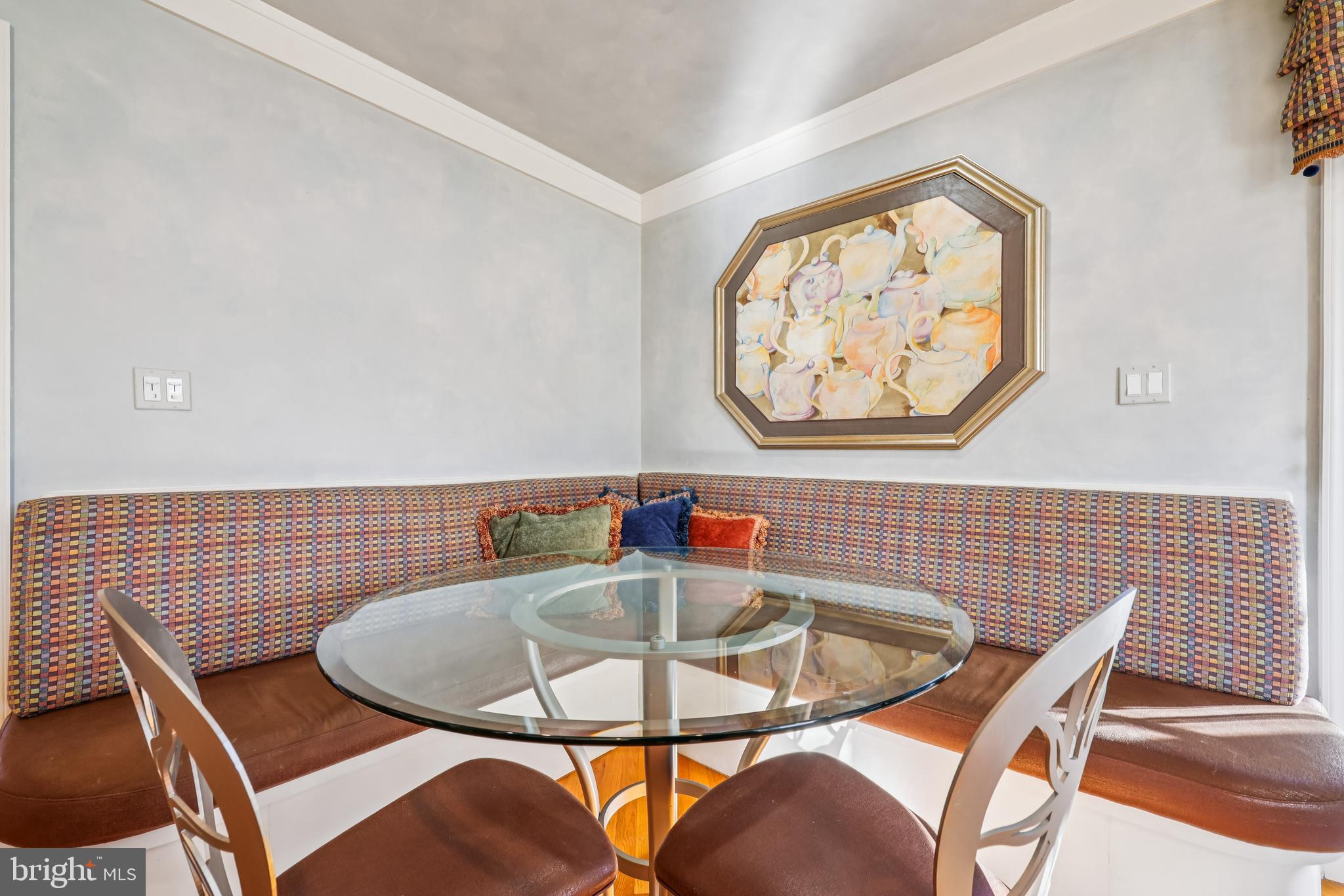 9025 Paddock Lane Potomac, MD 20854 - Photo 15 of 69 Seating for 6