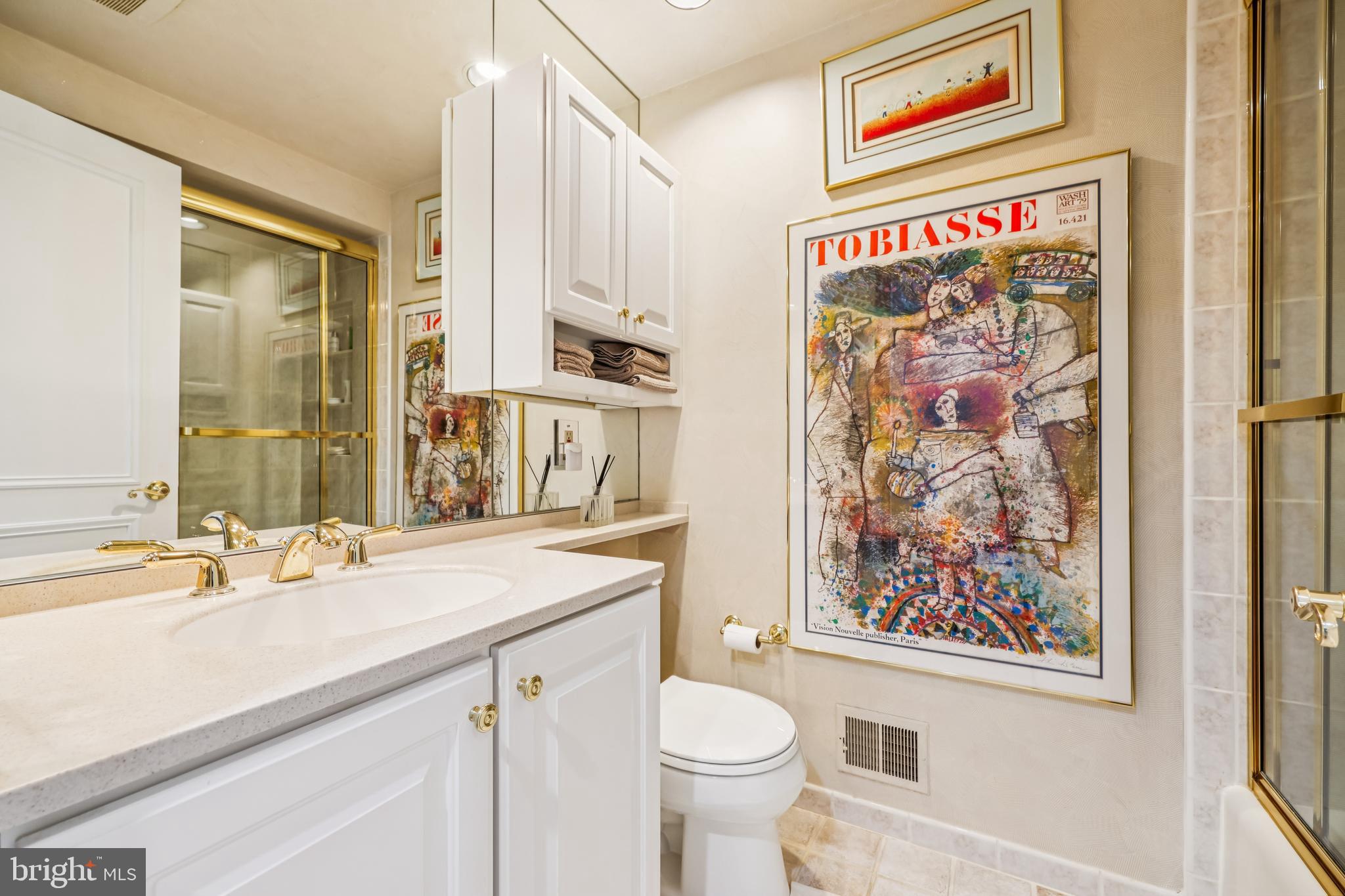 9025 Paddock Lane Potomac, MD 20854 - Photo 38 of 69 Hall Bath