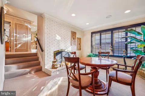 $950,000 | 9025 Paddock Lane, Potomac, MD 20854