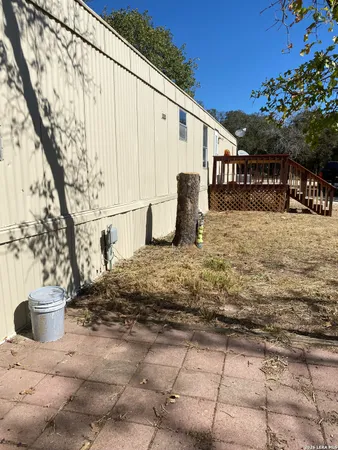 $1,350 | 408 Oak Hollow Drive, La Vernia, TX 78121