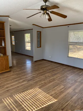 $1,350 | 408 Oak Hollow Drive, La Vernia, TX 78121