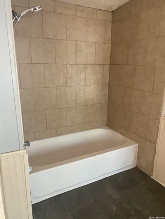 $1,350 | 408 Oak Hollow Drive, La Vernia, TX 78121