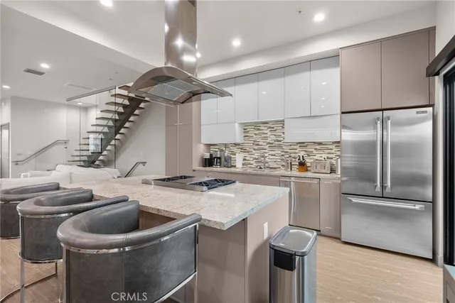 $6,500 | 18703 Redwing Street, Tarzana, CA 91356