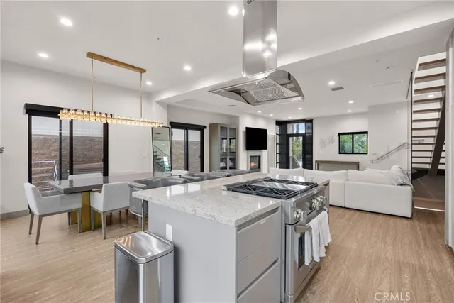 $6,500 | 18703 Redwing Street, Tarzana, CA 91356