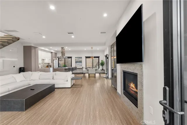 $6,500 | 18703 Redwing Street, Tarzana, CA 91356