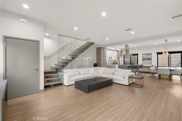 $6,500 | 18703 Redwing Street, Tarzana, CA 91356