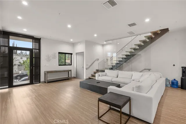 $6,500 | 18703 Redwing Street, Tarzana, CA 91356