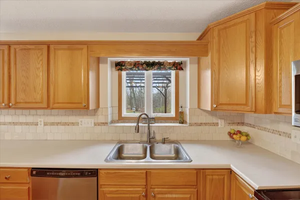 $449,900 | 2116 Scenic Hills Drive, Jackson, MI 49201