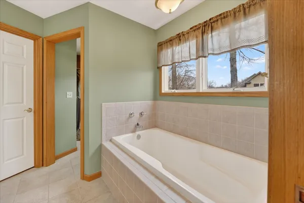 $449,900 | 2116 Scenic Hills Drive, Jackson, MI 49201