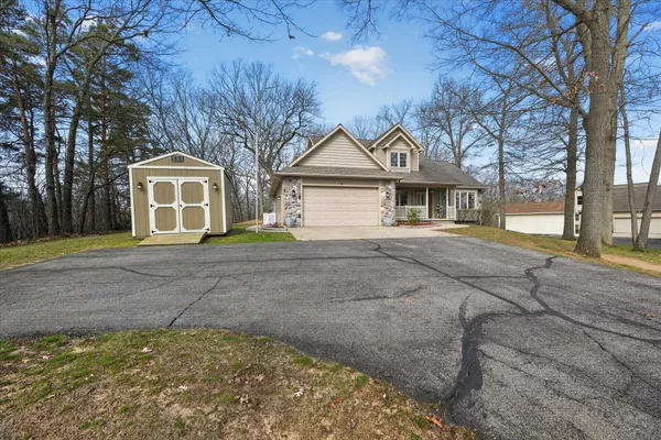 $449,900 | 2116 Scenic Hills Drive, Jackson, MI 49201