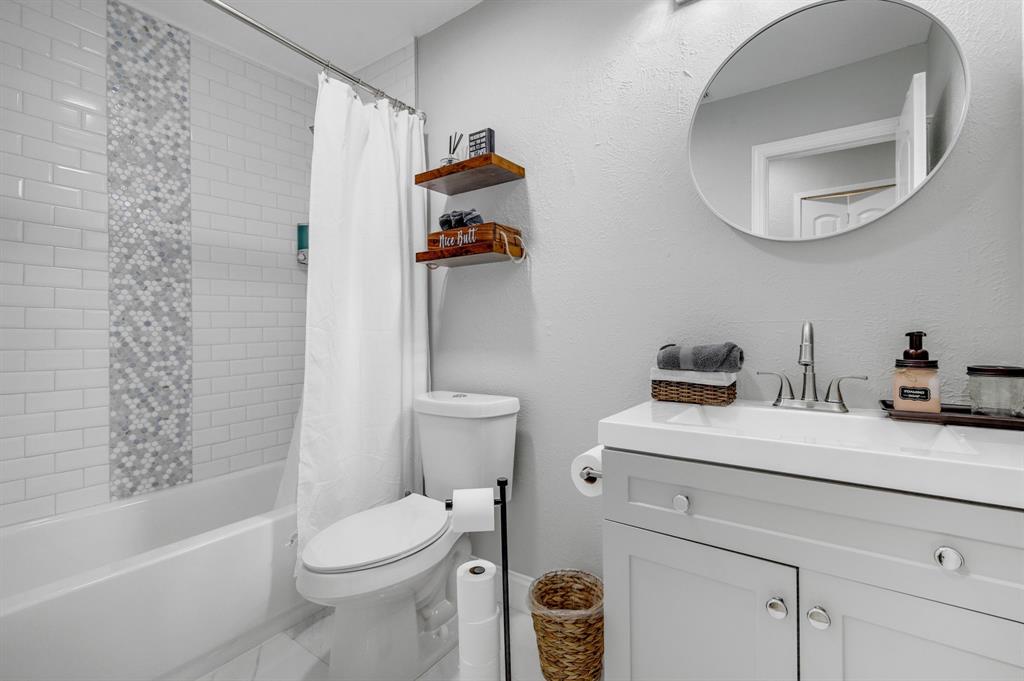 5112 Arbor Glen Road The Colony, TX 75056 - Photo 25 of 40 Full bathroom with vanity, toilet, and shower / bath combo with shower curtain