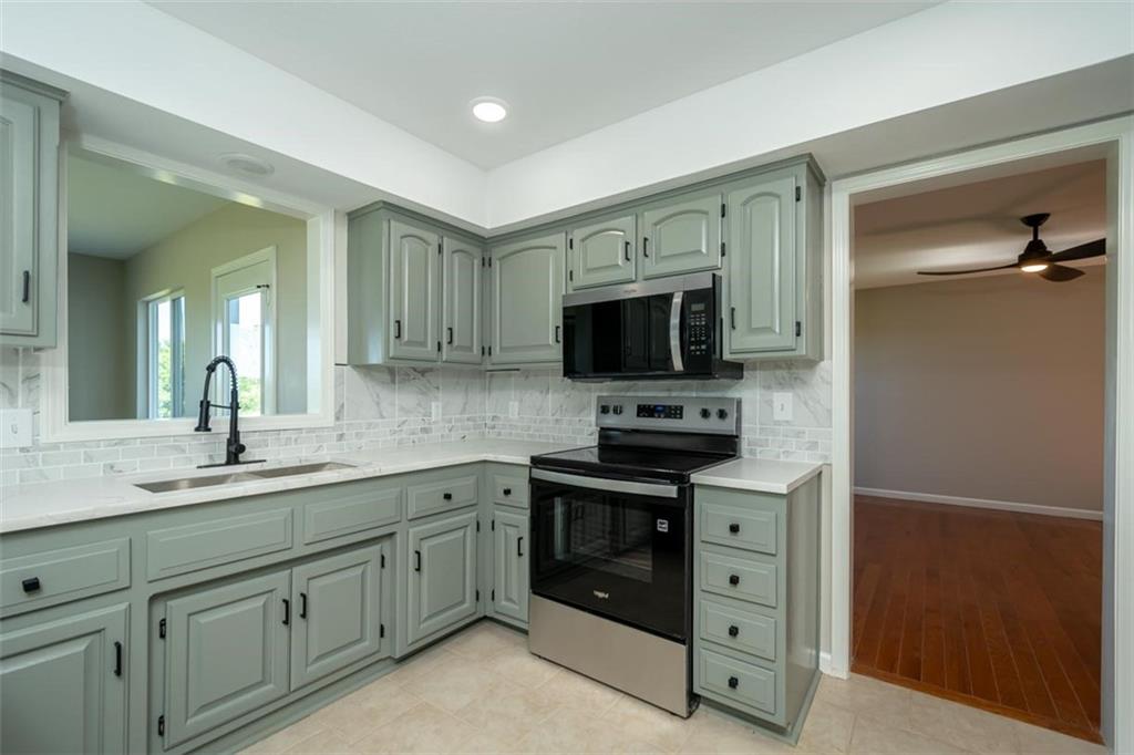 820 East 1000th Road Lawrence, KS 66047 - Photo 18 of 91