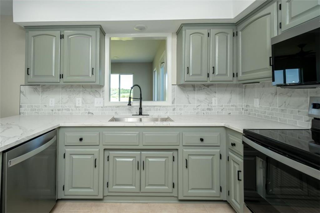 820 East 1000th Road Lawrence, KS 66047 - Photo 20 of 91