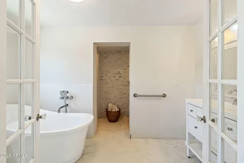 $885,000 | 4234 East Earll Drive, Phoenix, AZ 85018