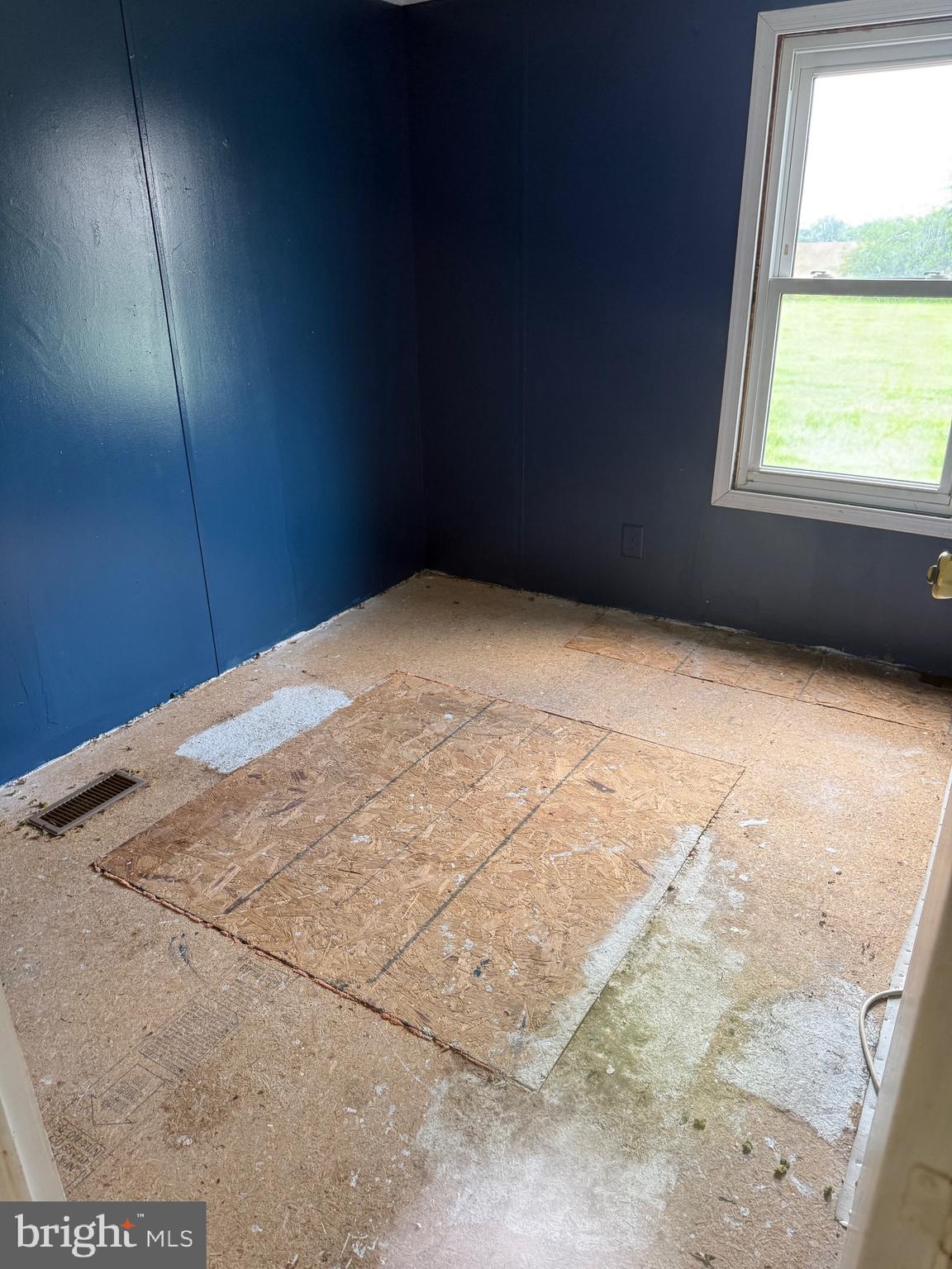 16 Abbotts Pond Road Greenwood, DE 19950 - Photo 10 of 19 an empty room with a window