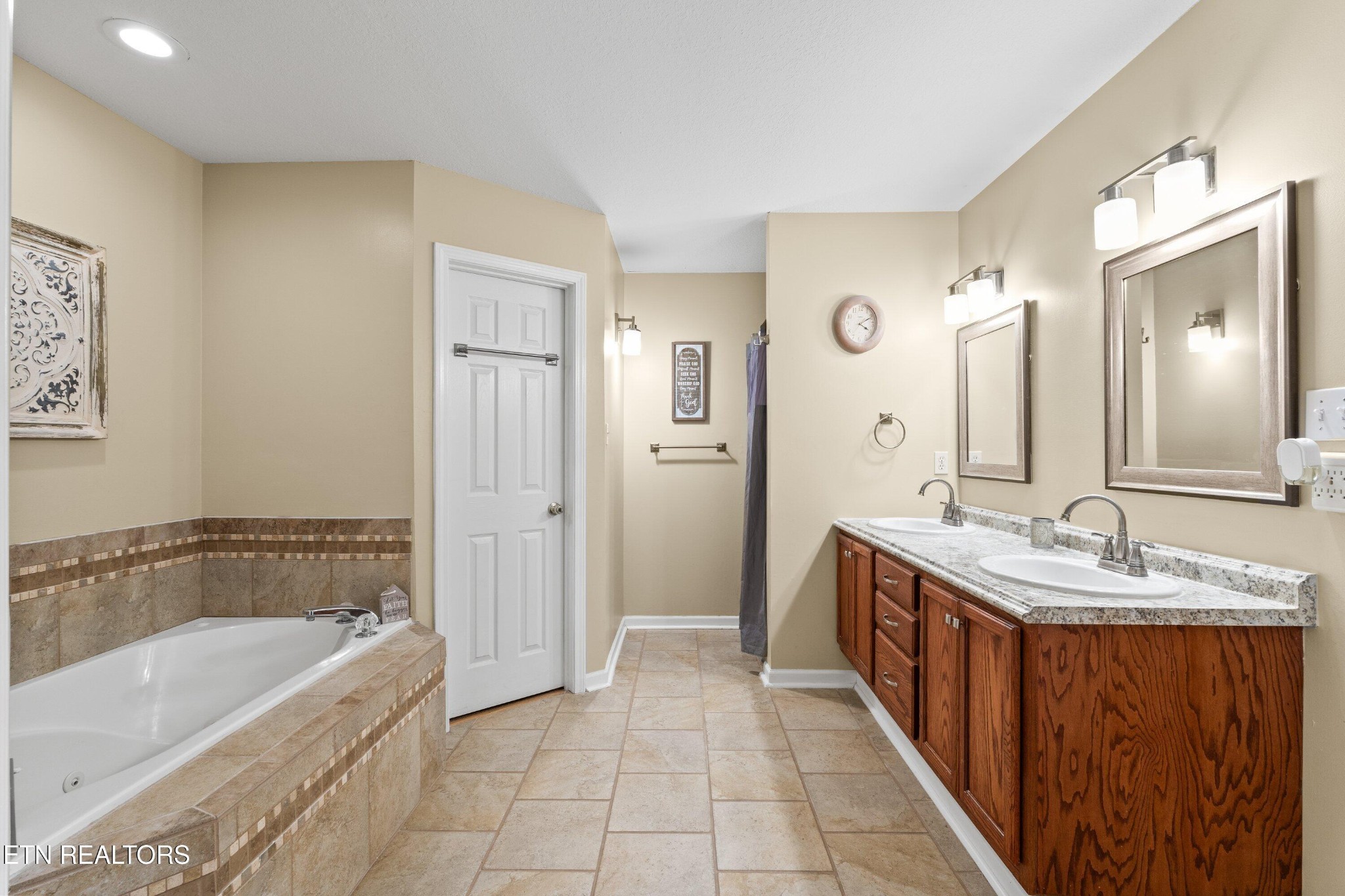 5635 J. Riley W Drive Greenback, TN 37742 - Photo 14 of 27 Gallery Image 14