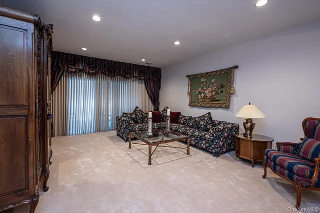 $709,999 | 37 Windwatch Drive, Hauppauge, NY 11788