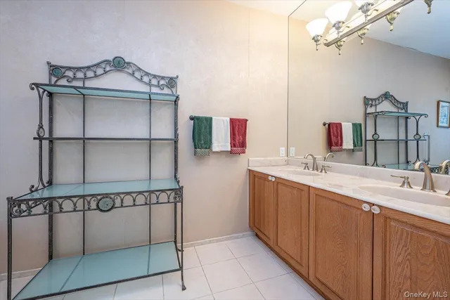 $709,999 | 37 Windwatch Drive, Hauppauge, NY 11788