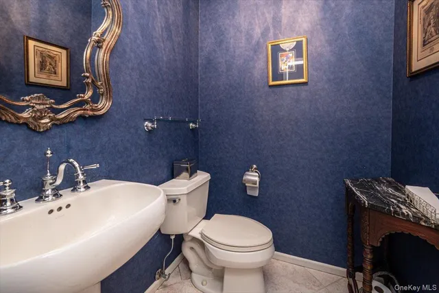 $709,999 | 37 Windwatch Drive, Hauppauge, NY 11788